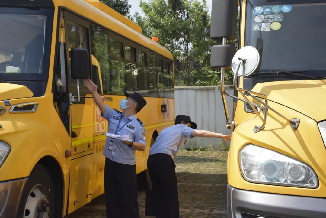 【我为群众办实事】开学“大片”，他们怎会缺席！