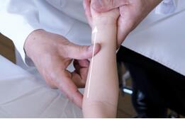 宝宝打嗝儿，亲手推拿宽胸理气、降逆止呃疗效好