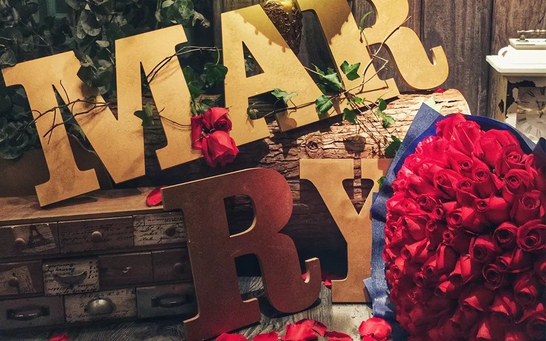 备婚男方贴喜字的讲究,备婚日常喜字拉花