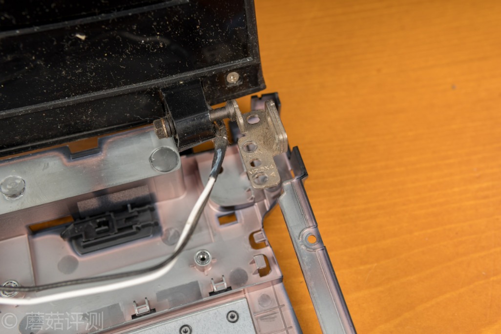 转轴断了维修多少钱,联想y400转轴