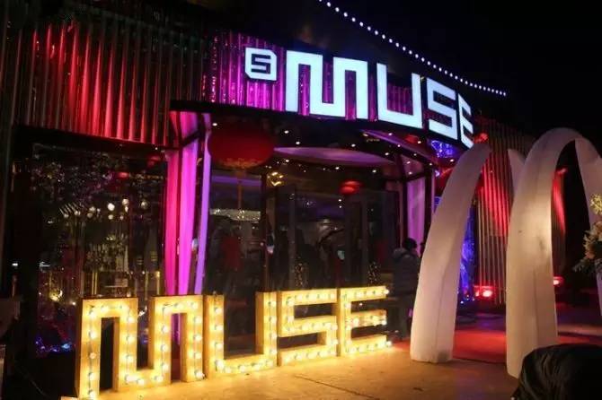 武汉最新最火的小吃一条街,武汉有一条街火了