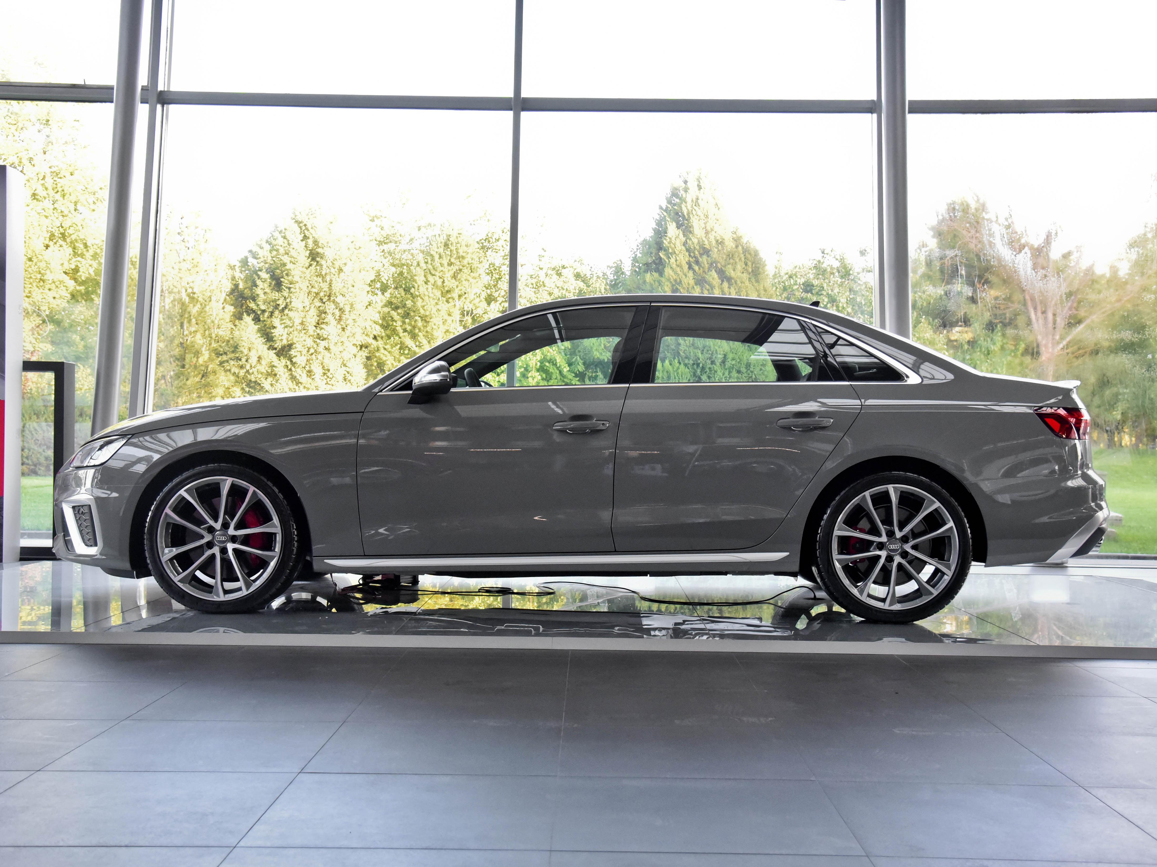 既能家用又能跑高速,既能下赛道又能代步的车