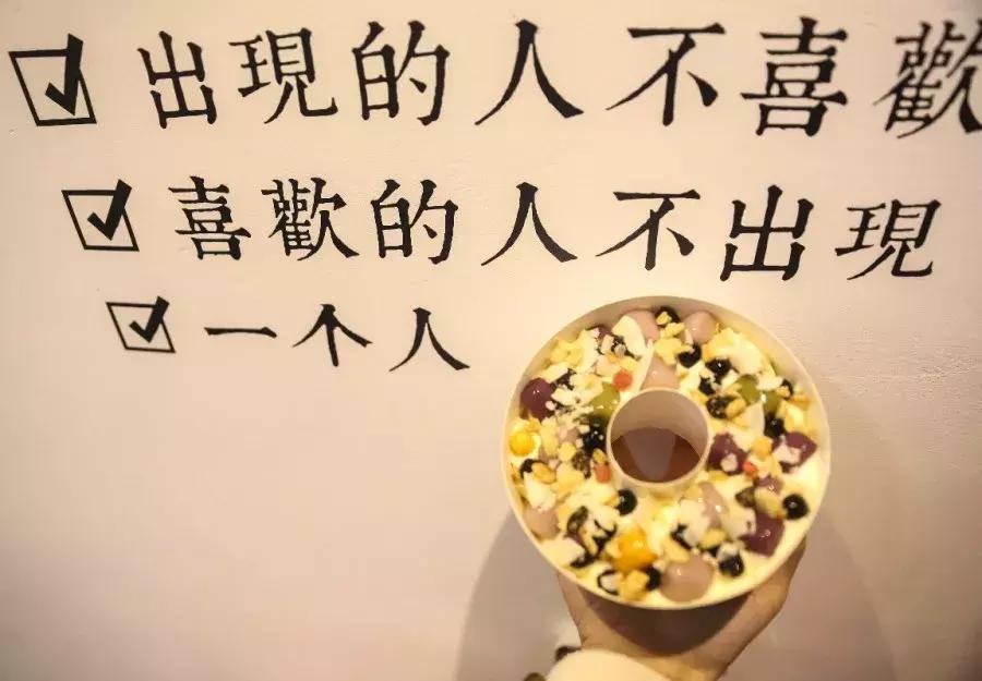 步行街椰子奶茶,泰国路边椰子甜品