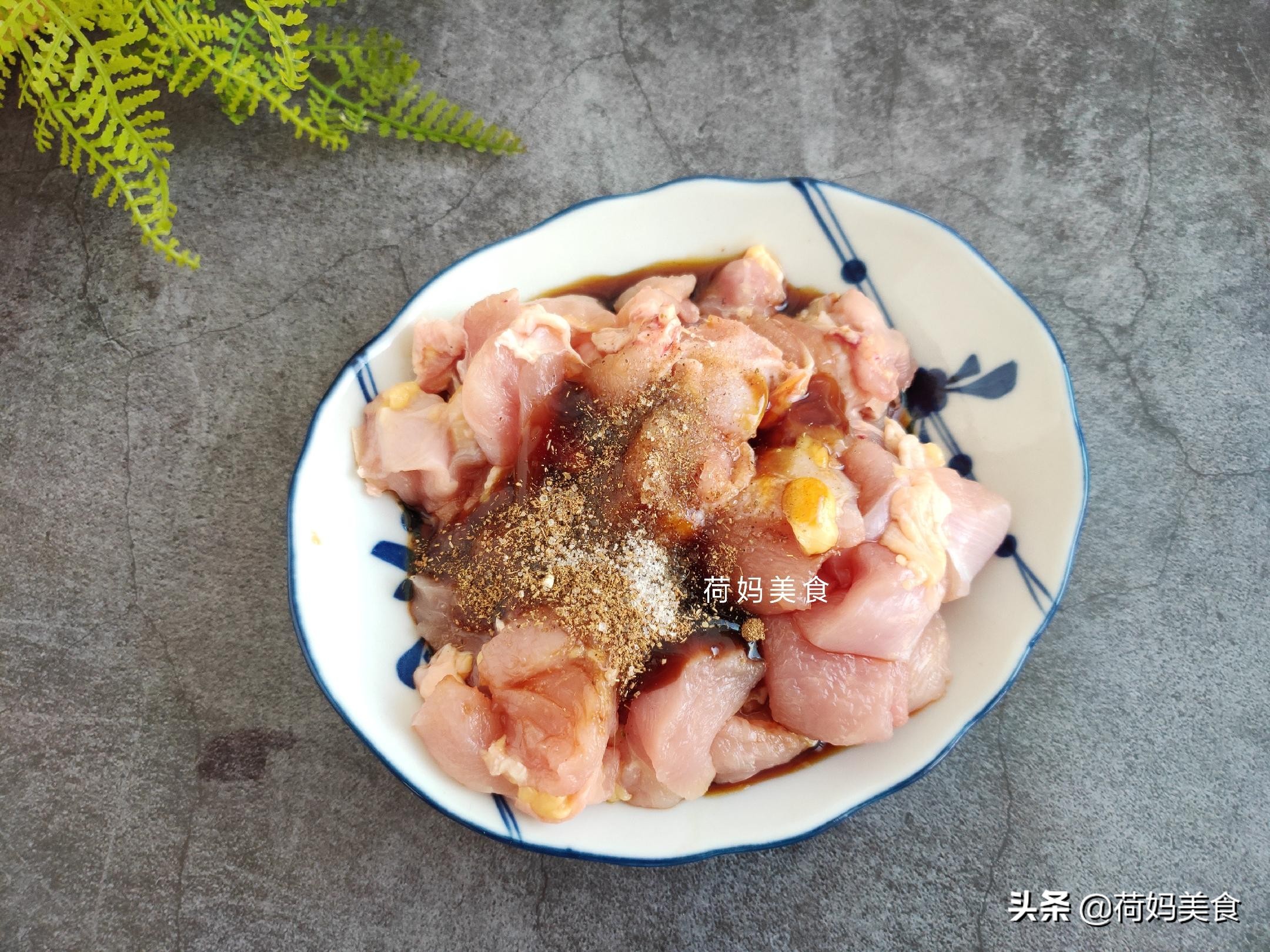 教你在家做荷香糯米鸡，清香软糯，入口滑嫩好吃，简单几步就搞定