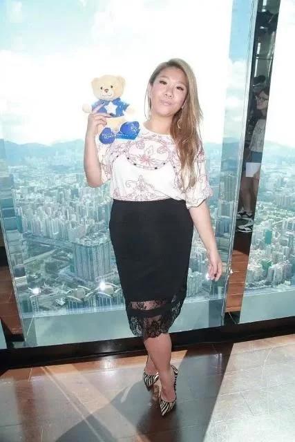 郑欣宜丝绒西装,郑欣宜瘦样子