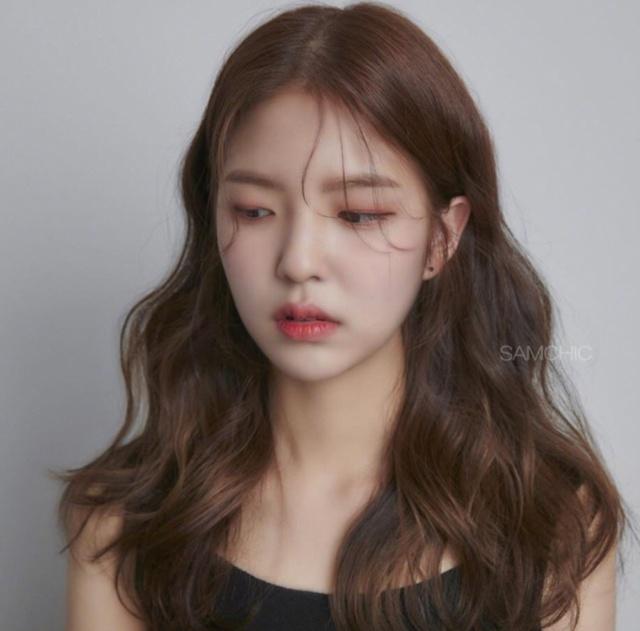 越长越好看的女人面相,有这3个特征的女生会越长越好看