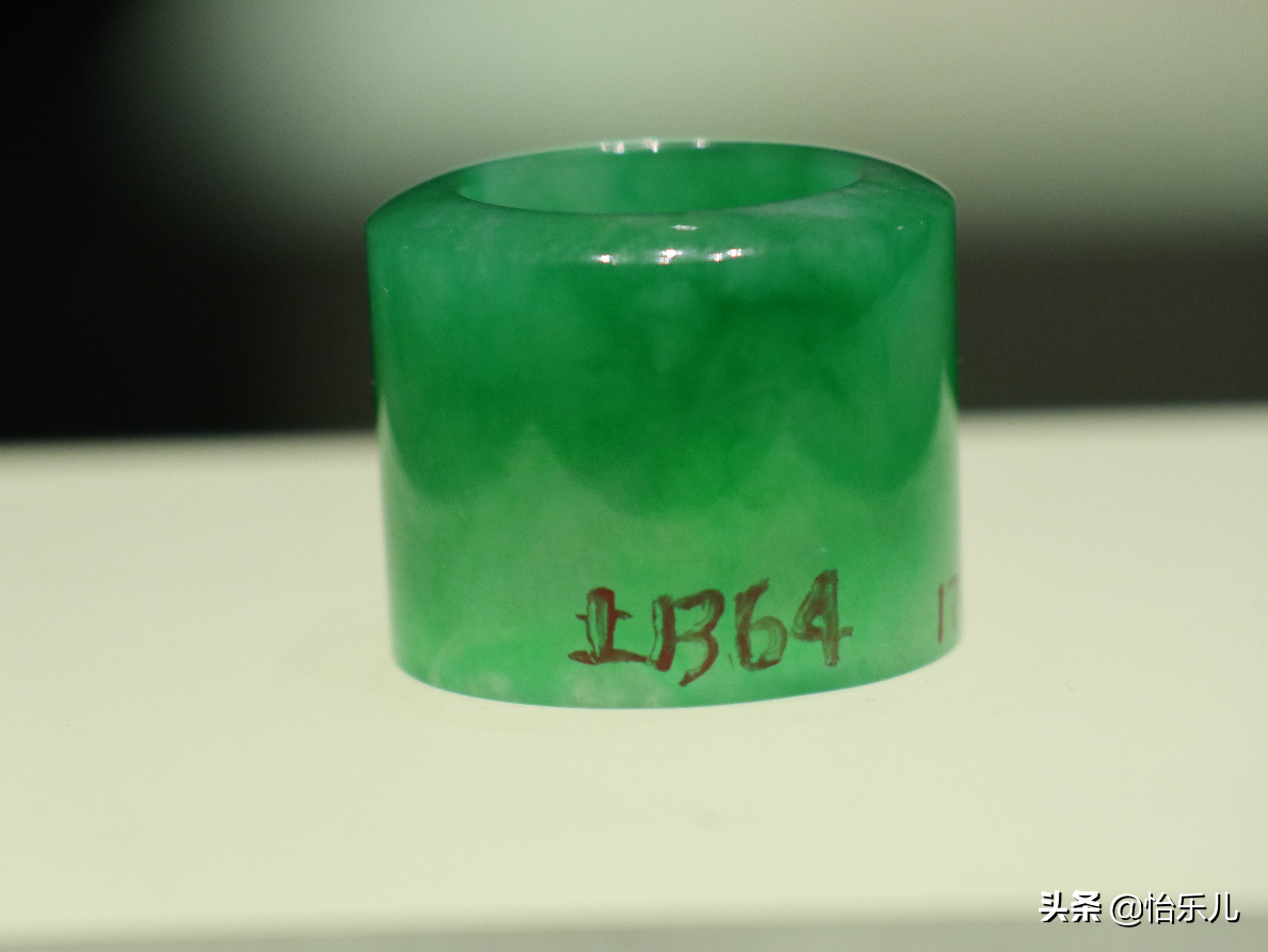 乾隆时期翡翠饰品,乾隆咸鱼翻身