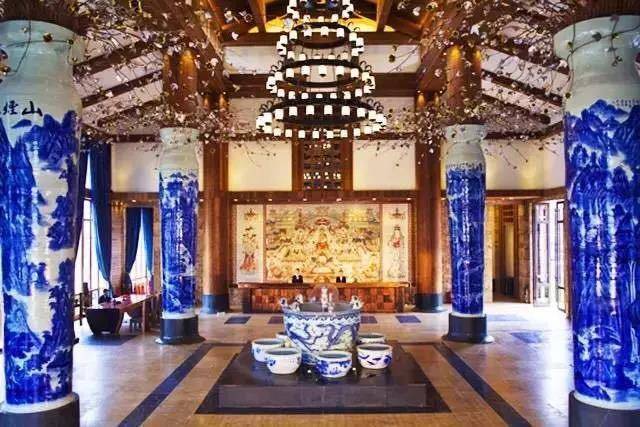 「冬来临·醉温泉」新装怡情谷主楼高级房,早晚2餐+泡38个温泉池