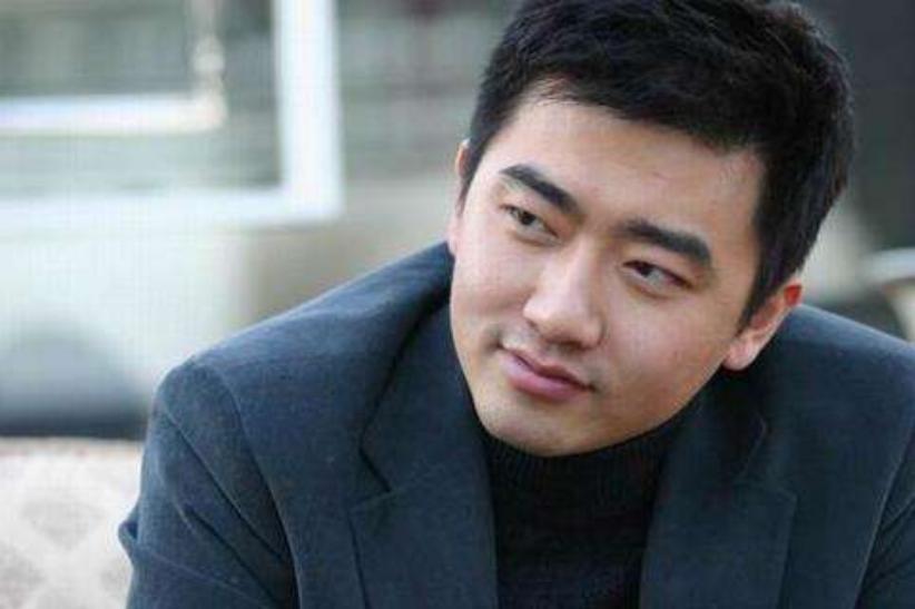 央视主持芮成钢，曾是高考状元世界红人，为何会沦为“阶下囚”？