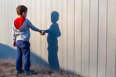 自闭症儿童的家庭处境,自闭症儿童应该怎样生活