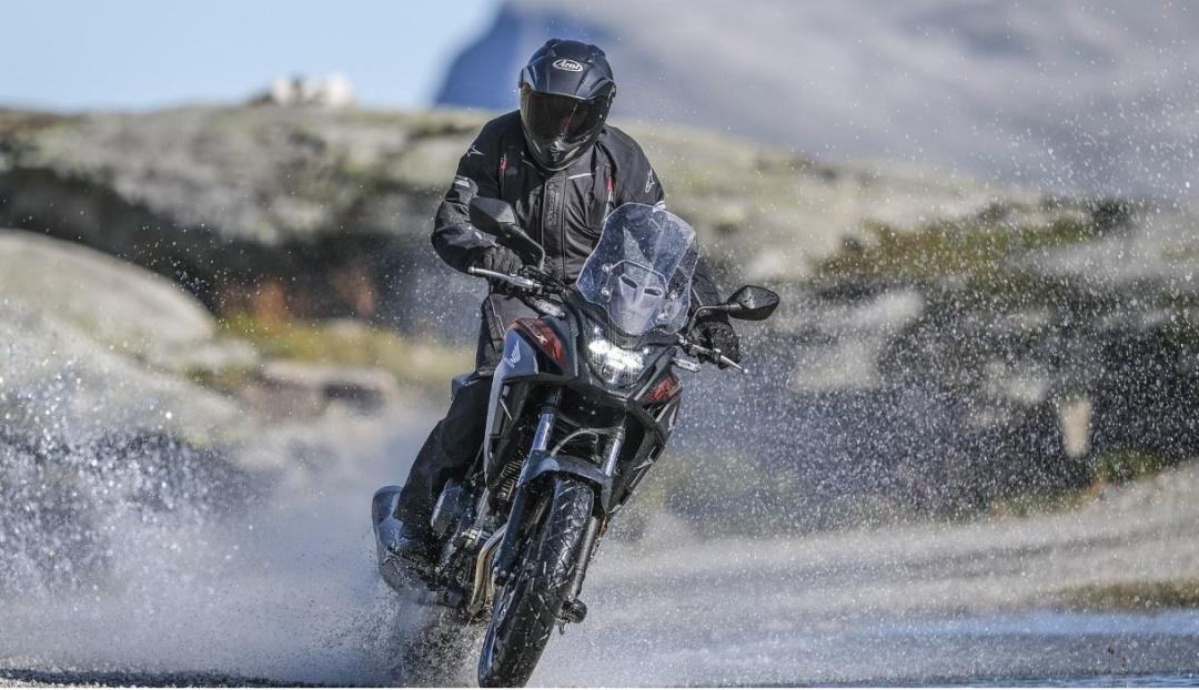 本田cb400f与cb400x哪个骑着舒服,本田cb400f和cb400x骑行感受