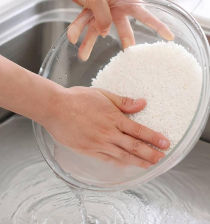 为什么男人用的毛巾枕头都会发黄,男生枕头油油的怎么洗