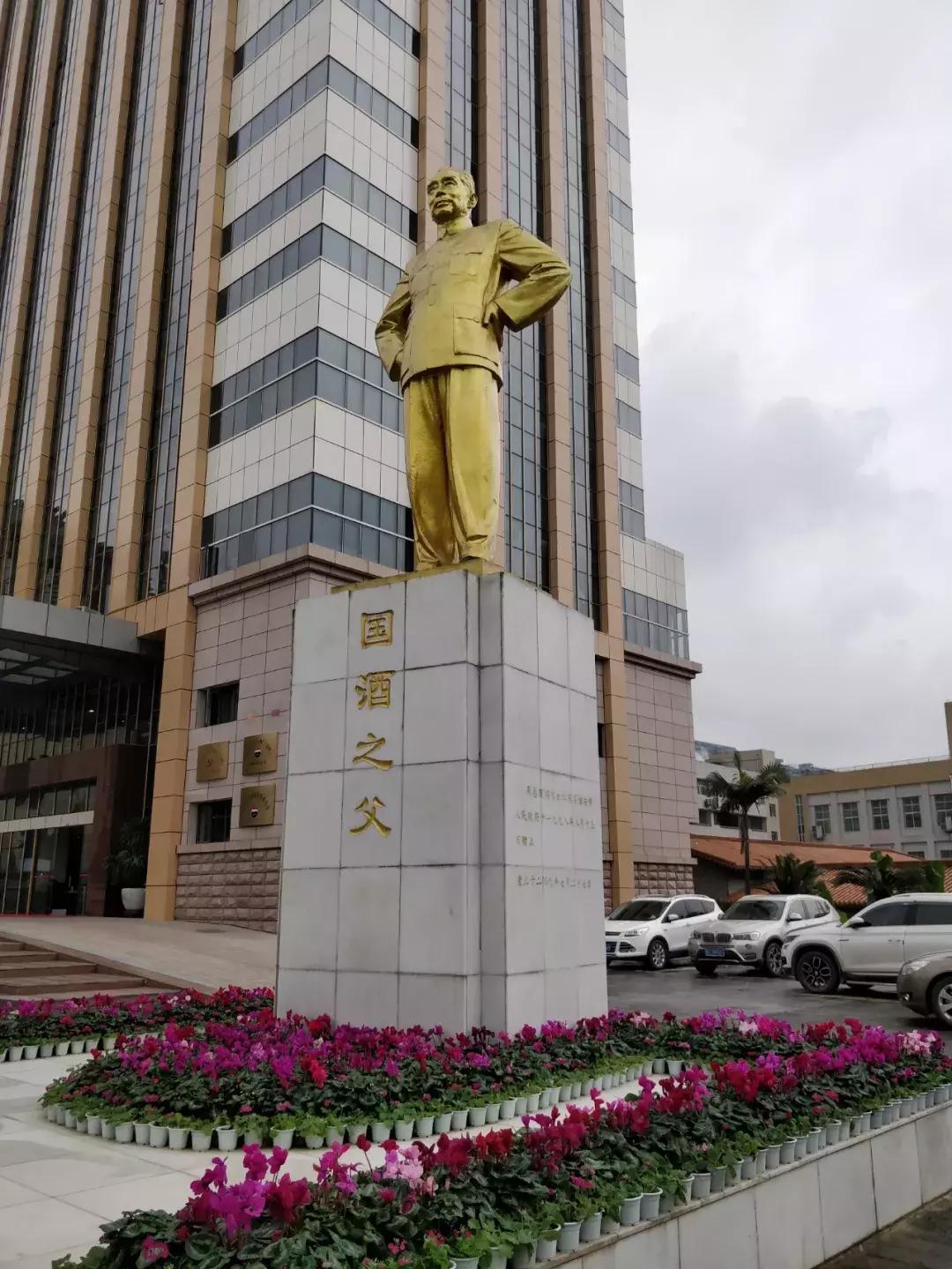 探访茅台镇:空气里都飘着酒精,装卸工月入万元村民盼*迁拆**