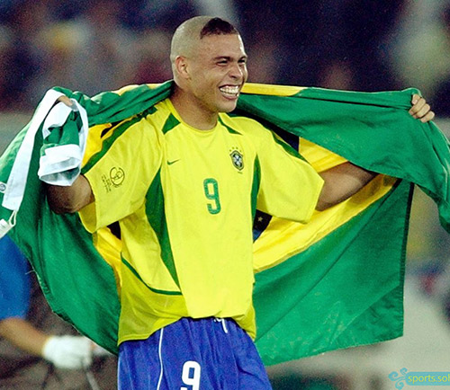 足坛那些乘风破浪的前锋们、大罗偷走了属于他们的头发