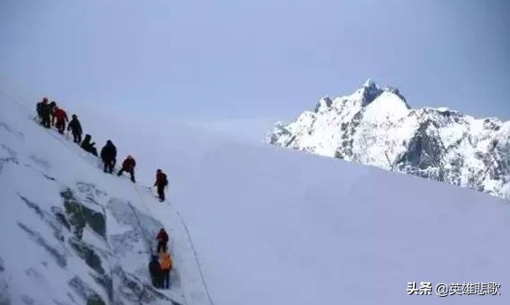 博格达峰为什么是天山主峰,遥望海拔5445米的博格达峰