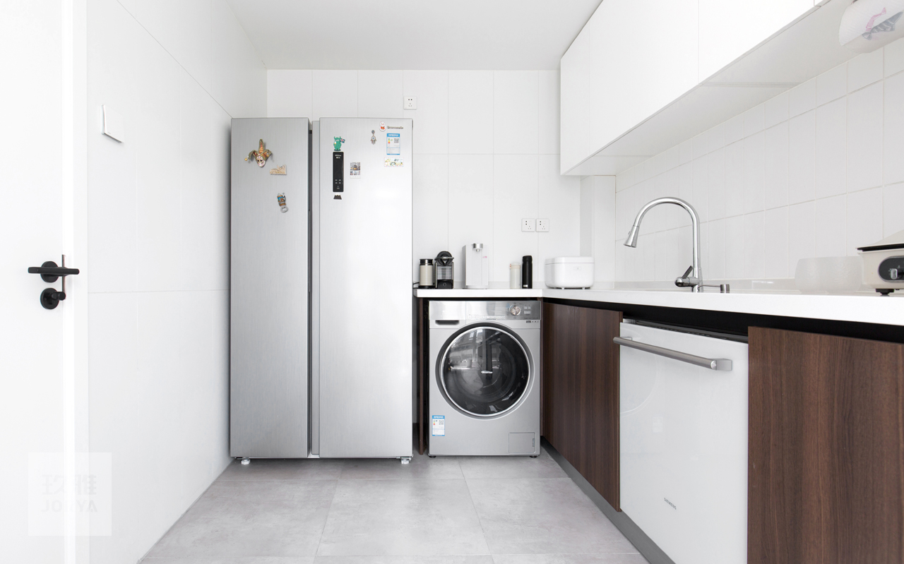 卧室衣柜极简风格,卧室的衣柜怎么显出高级感