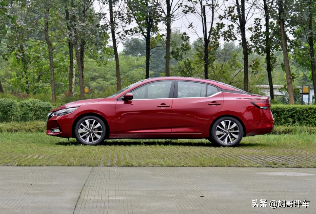 宝骏rc5对比轩逸2021,2万提了新宝骏rc-5