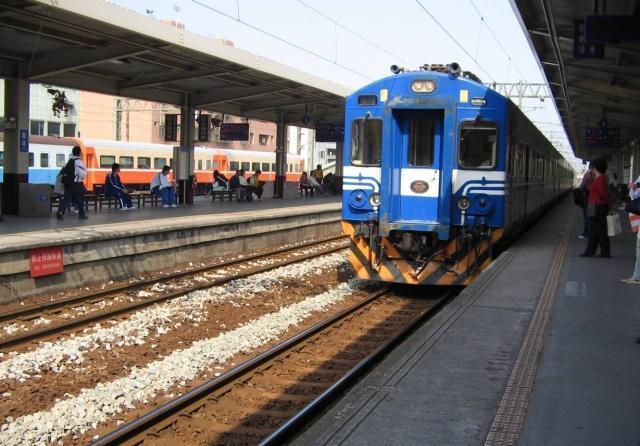 为什么火车不愿意提前进站,火车为啥宁愿晚点也不提前到站