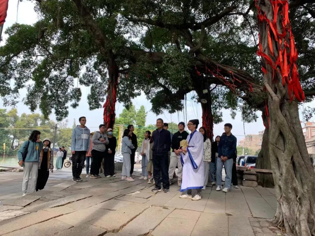 佛山924电台主持人直播,佛山924电台直播间主持人