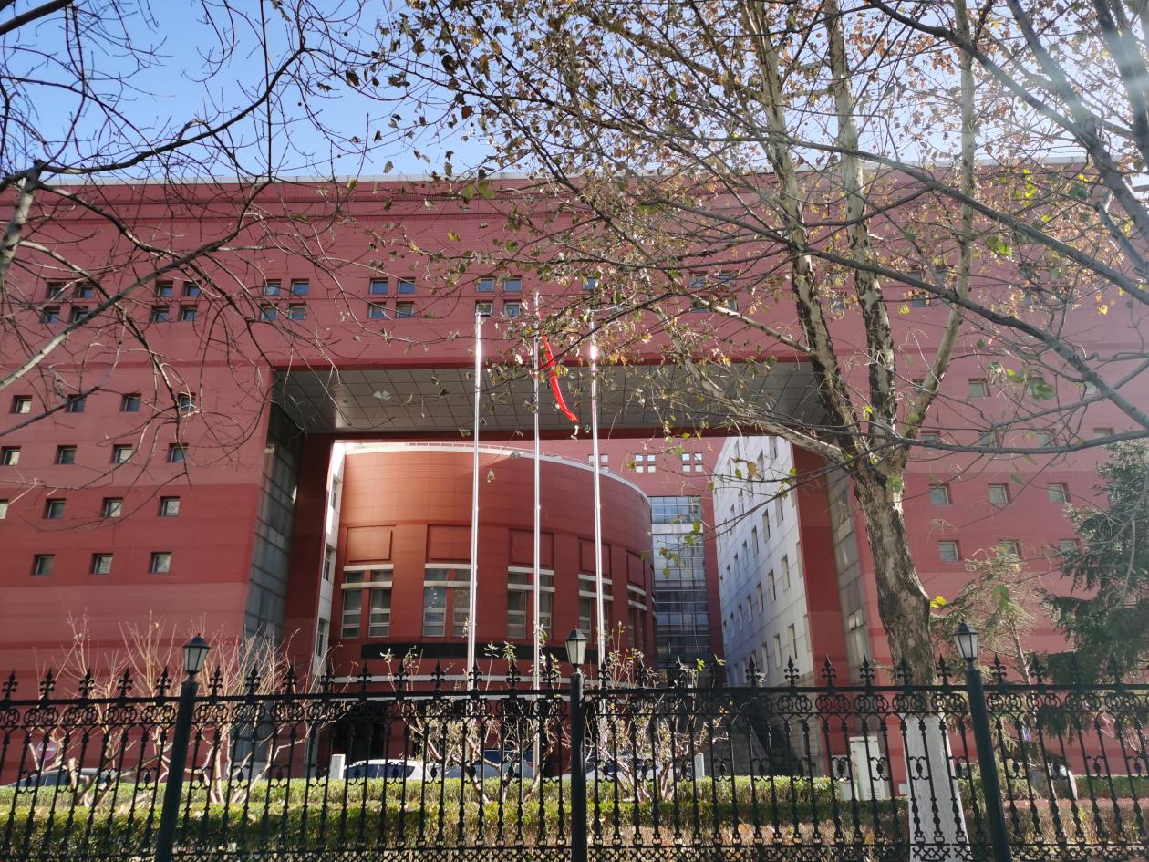 住在机场的人完整版,住在飞机场的人