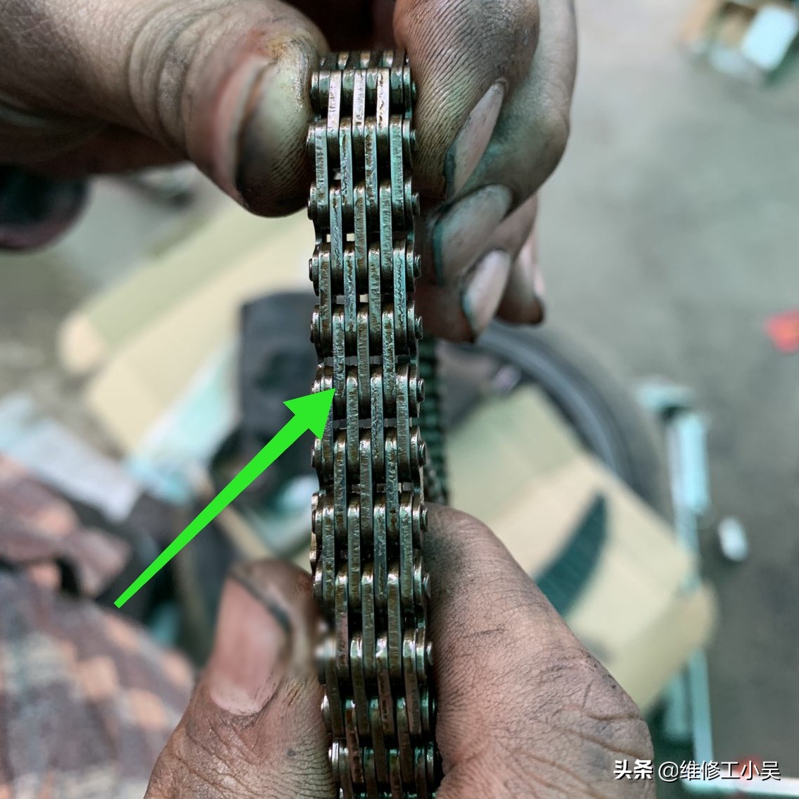 起亚发动机链条响还能开吗,10万公里的车发动机声音有点大