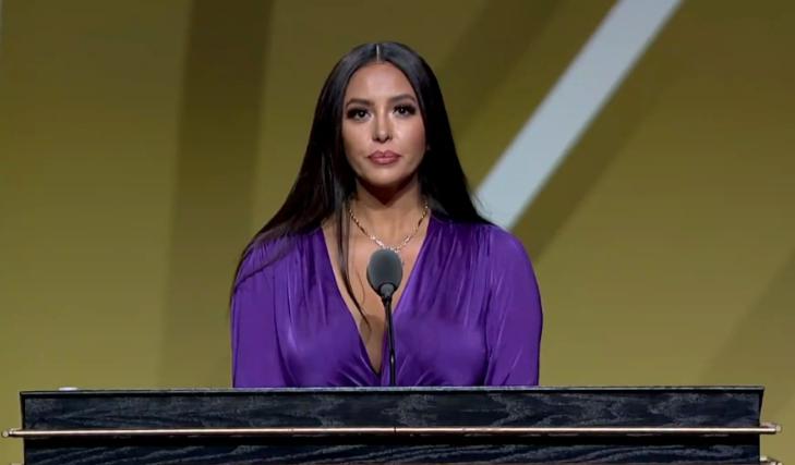 董卿唱哭了所有人,董卿都被说哭了