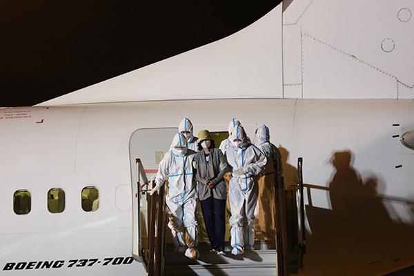 【法治热点早知道】拘！网红酒后直播，当场拨打110扬言要酒驾，气焰嚣张！