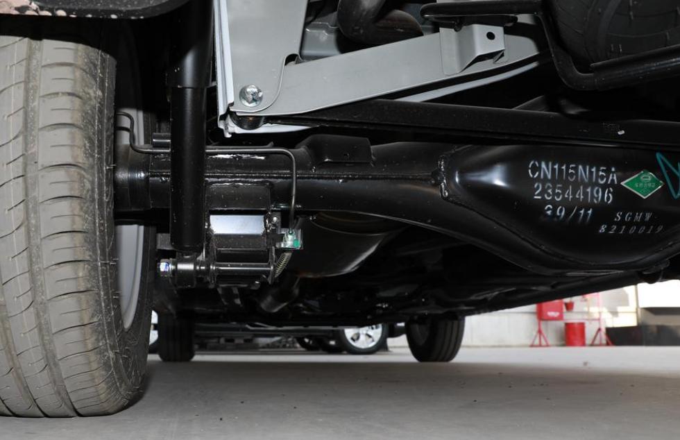 五菱宏光神车拉人,既能载人又能拉货的五菱车