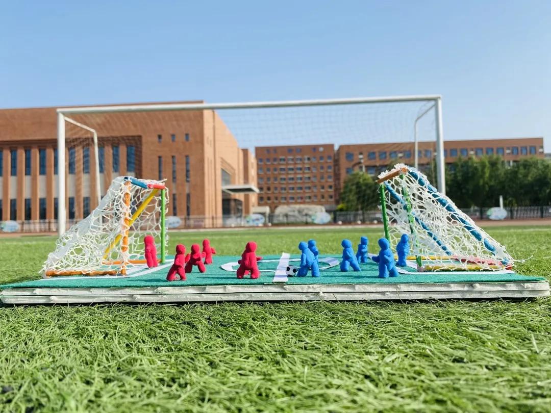 学校里办的足球赛,学校举行足球文化活动的绘画