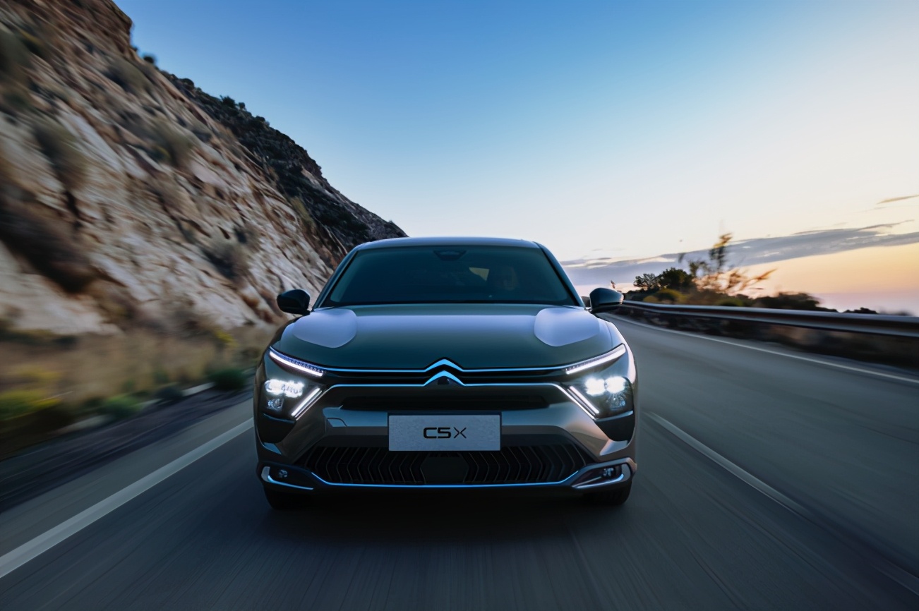 雪铁龙2022款1.6t凡尔赛有什么配置,雪铁龙凡尔赛c5x第三代1.6t发动机