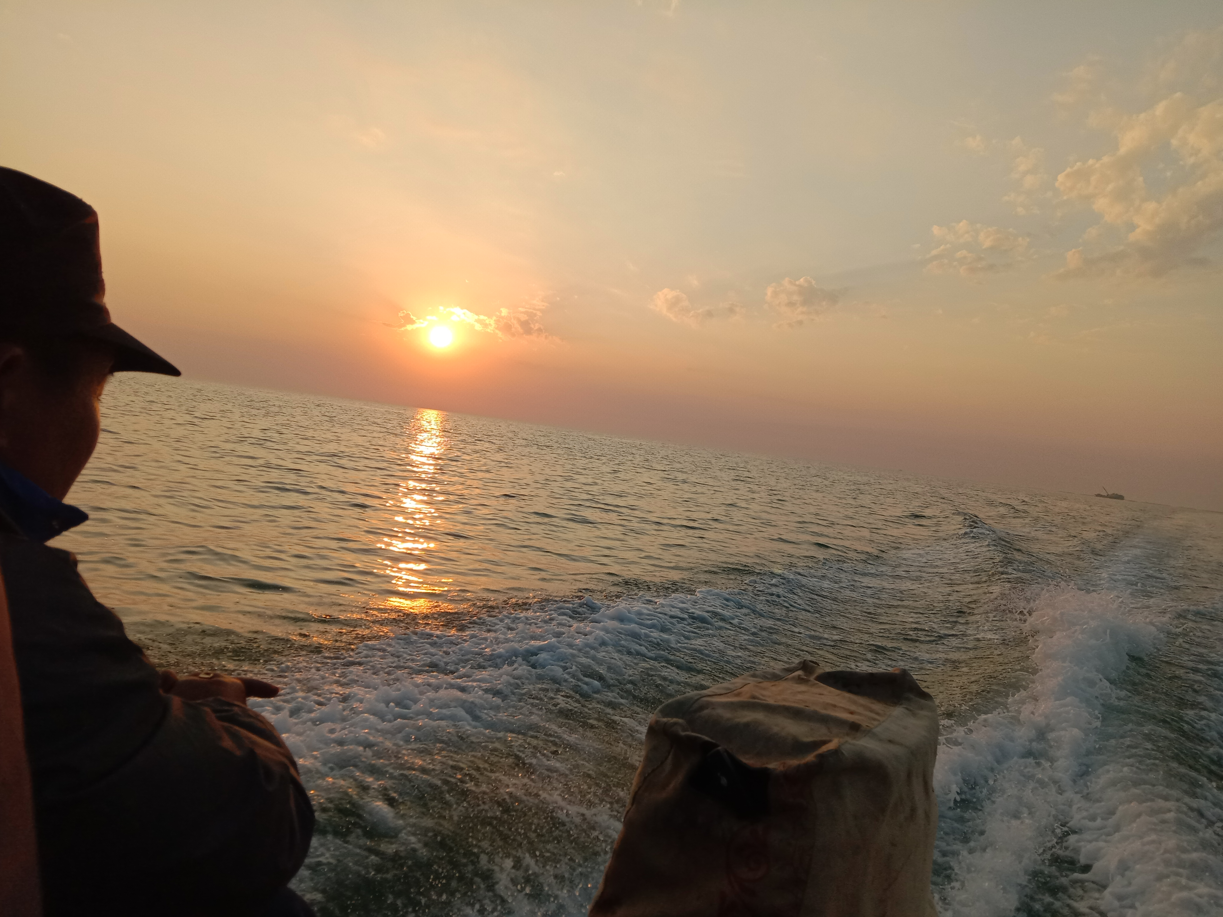 海钓有多大魅力？湛江钓鱼人自白，仙境中垂钓，探秘深海的密码