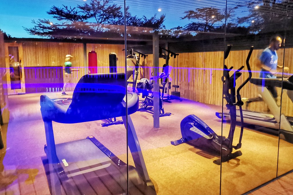 一个中国人在肯尼亚草原旅游创业：老外惊见中国速度，当地人感激