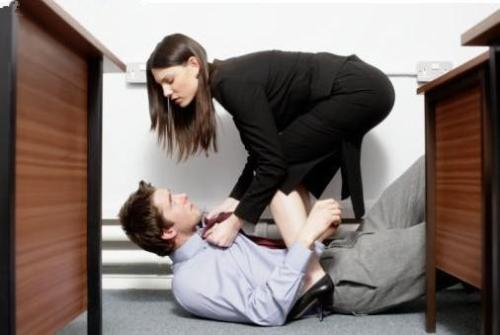 我，刚毕业，20岁，40岁的领导说爱我，要娶我，我该怎么拒绝？