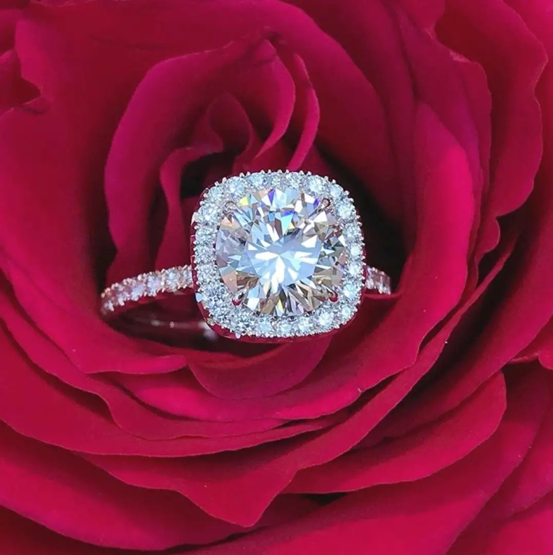 结婚钻戒预算多少合适？2万元在不同品牌能买到什么样的钻戒