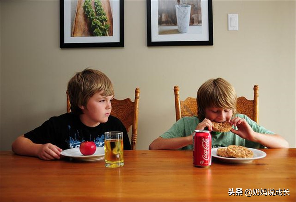 小孩攀比虚荣心如何正确引导,孩子虚荣攀比的方法