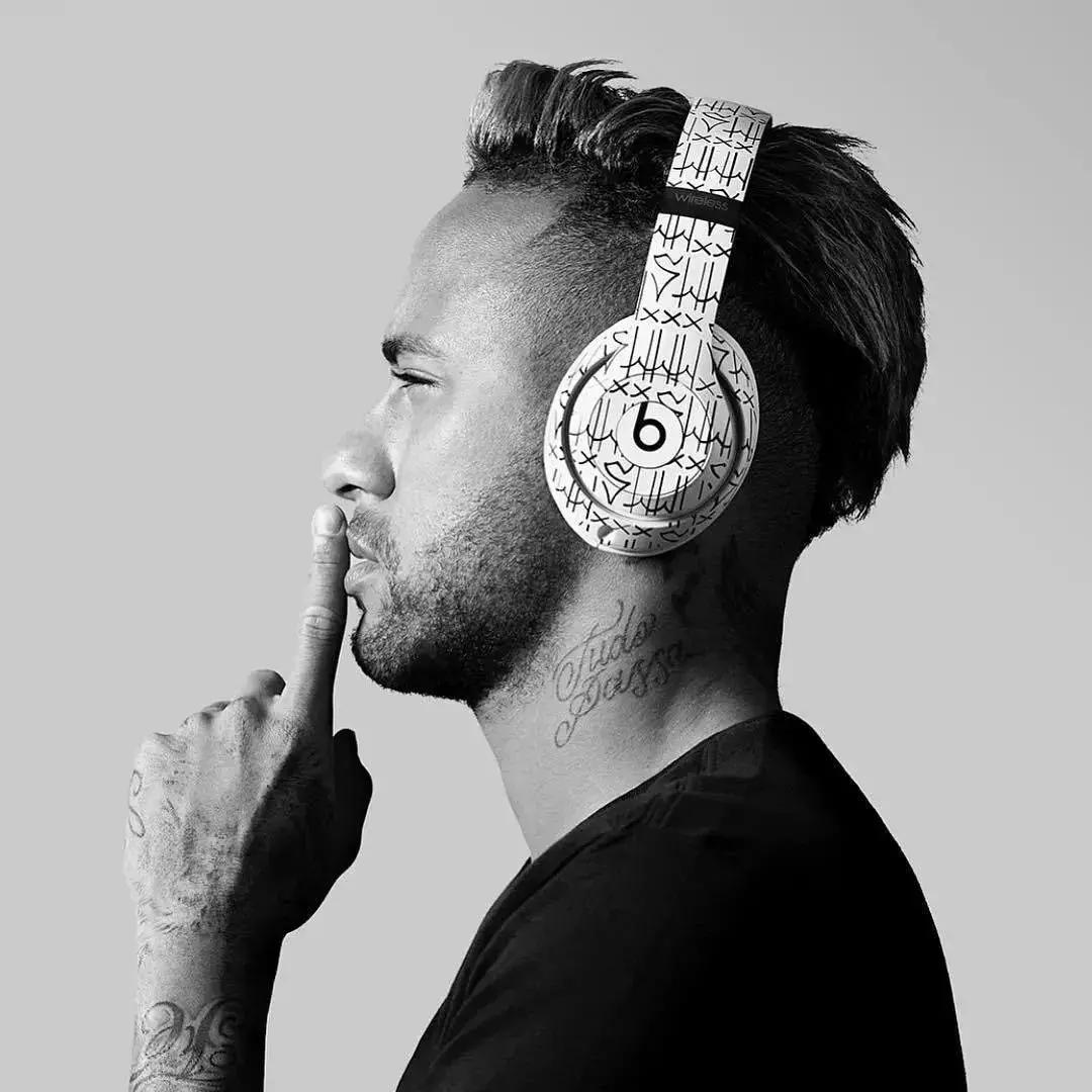 一款让你远离嘈杂环境的耳机,耳机能包容你所有的情绪