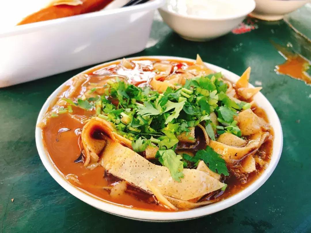 天津特色美食天津煎饼果子 (天津风味小吃三绝)