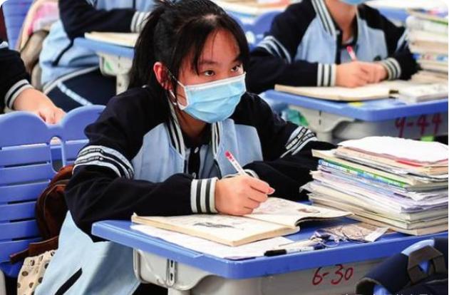 哪个省市盛产大学生？教育强省江苏不是最高的，内蒙古成了黑马