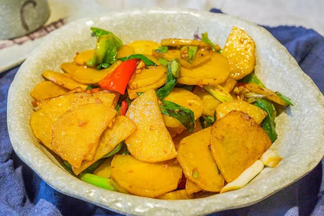 大连这家店的老板将千里之外的家乡菜带到大连，每一口都是江苏味