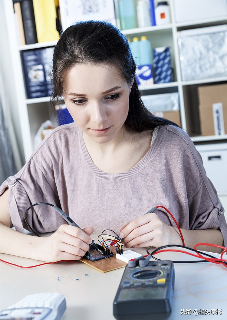 摩托电瓶亏电隐患,怎样排查摩托车电瓶漏电问题