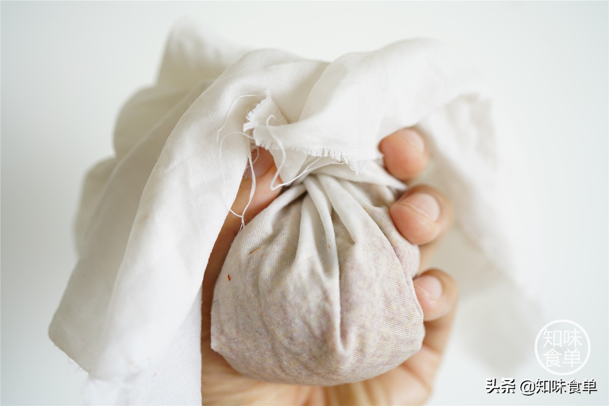 食单丨手工冰粉制作丨最全冰粉制作指南，天然*物冰植**粉大比拼