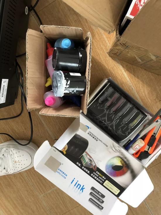 上饶一男子收到*币假**自认为是“商机”租房造*币假**