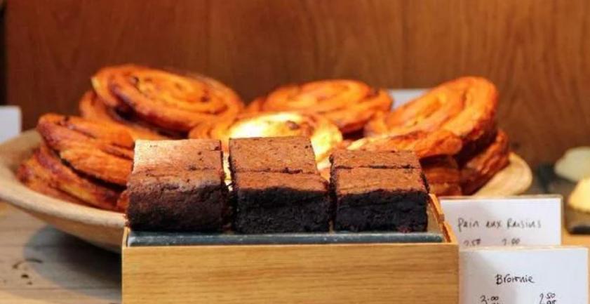 面包店卖过期面包怎么处理,为什么面包店的面包过期要扔掉