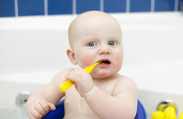 宝宝牙齿长得好防蛀牙最好的方法,宝宝长牙什么时候开始需要刷牙