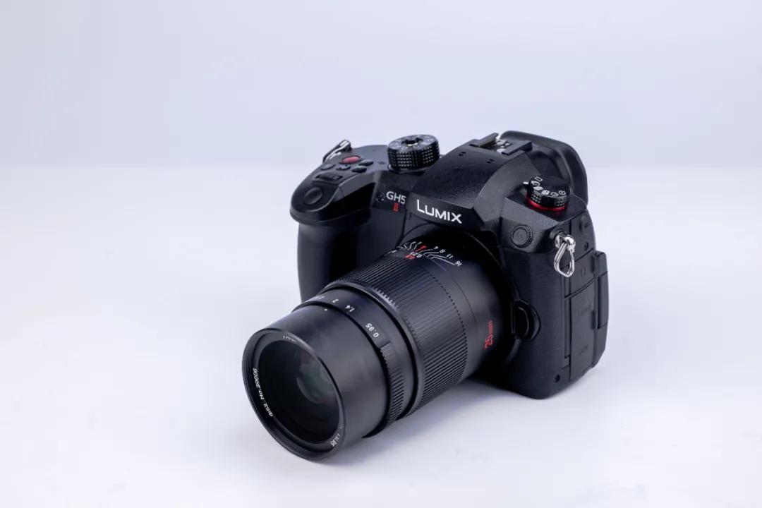 七工匠25f1.8大光圈,七工匠f0.95镜头多大光圈画质最好