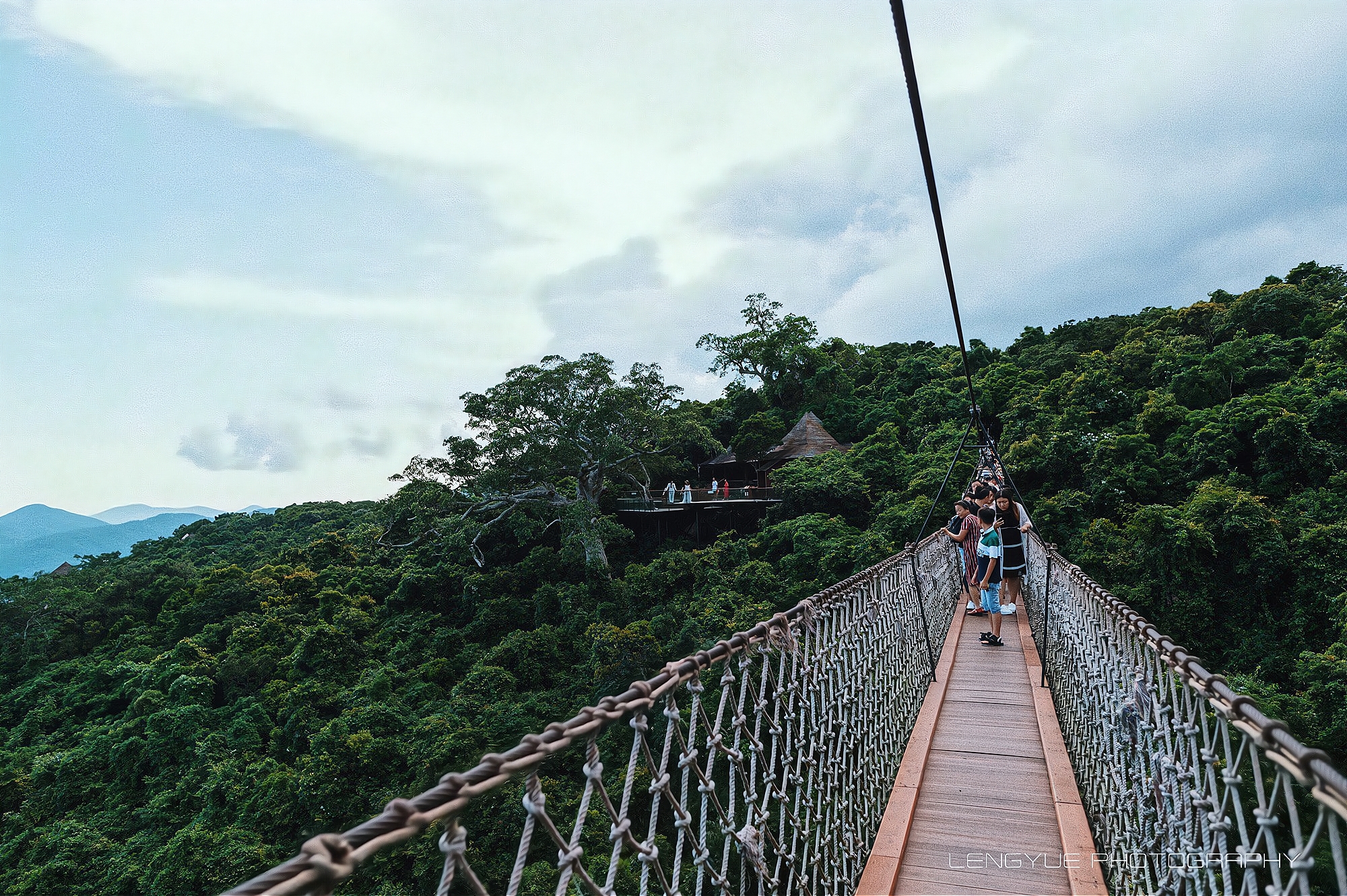 三亚被游人吐槽,为什么三亚消费比外国还高