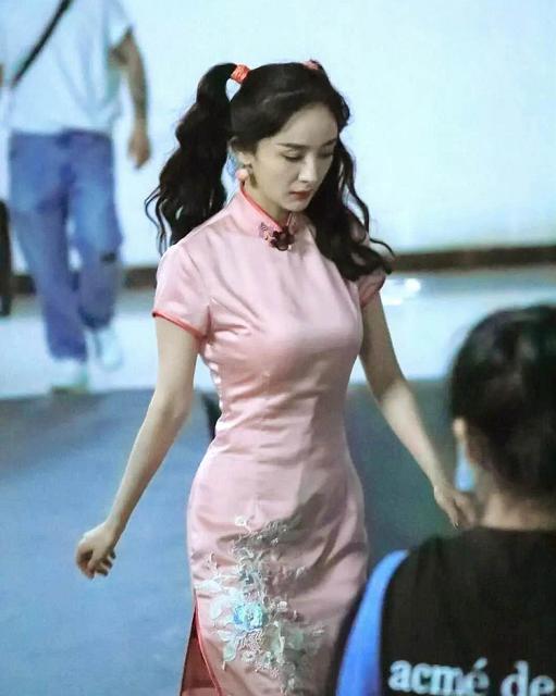 34岁杨幂终于挑战旗袍,杨幂旗袍秀身材写真照片