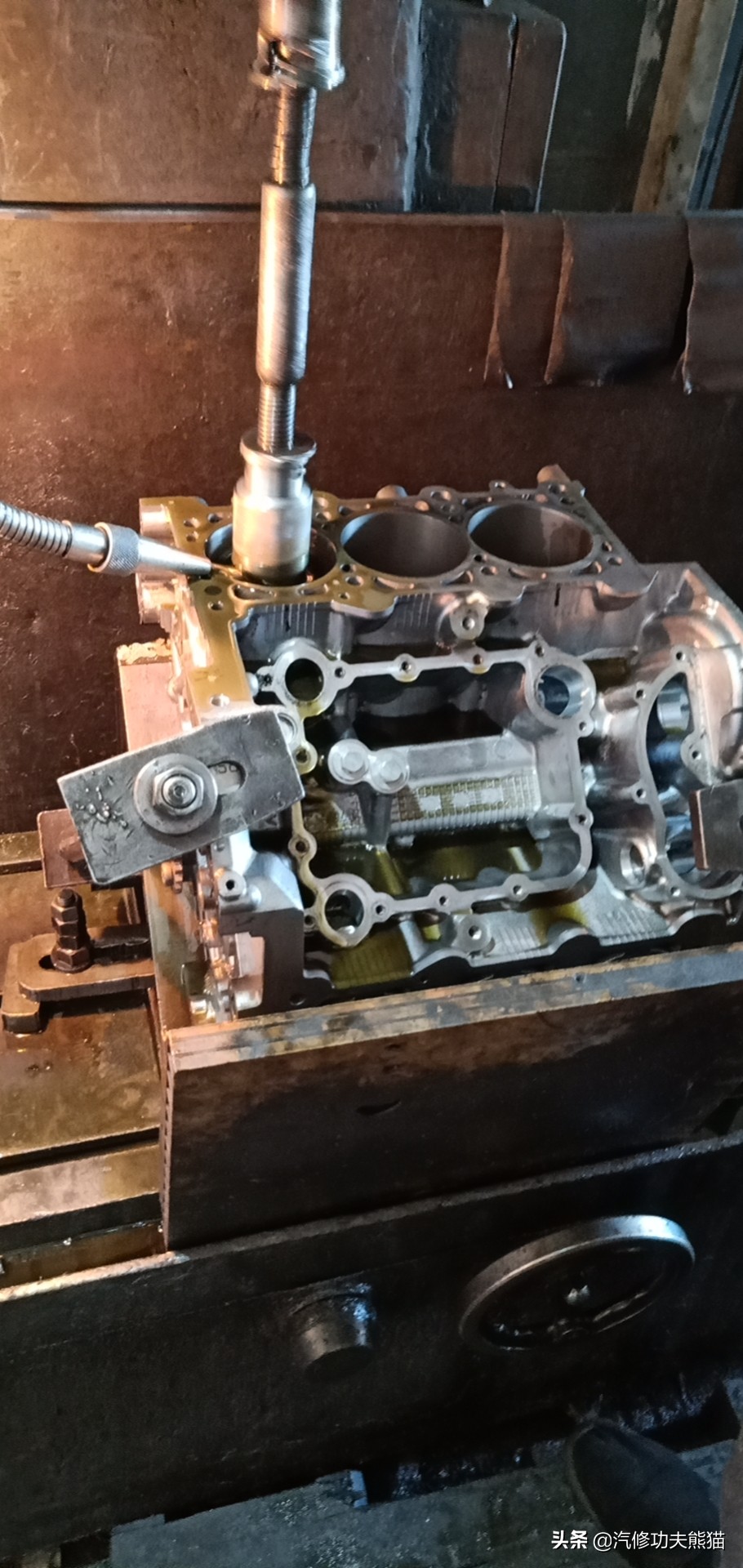 新款大众途锐烧机油吗,百万豪车为什么还烧机油