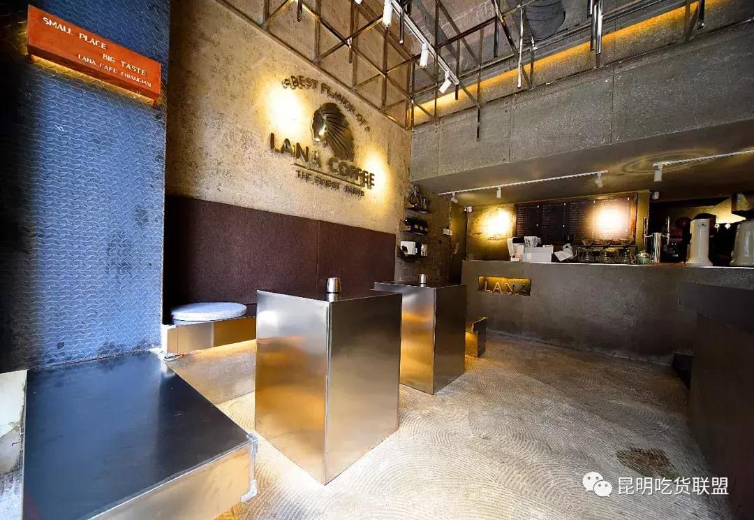 昆明2环边巷子里的小店，1杯咖啡+1份简餐，感觉我又去到了泰国