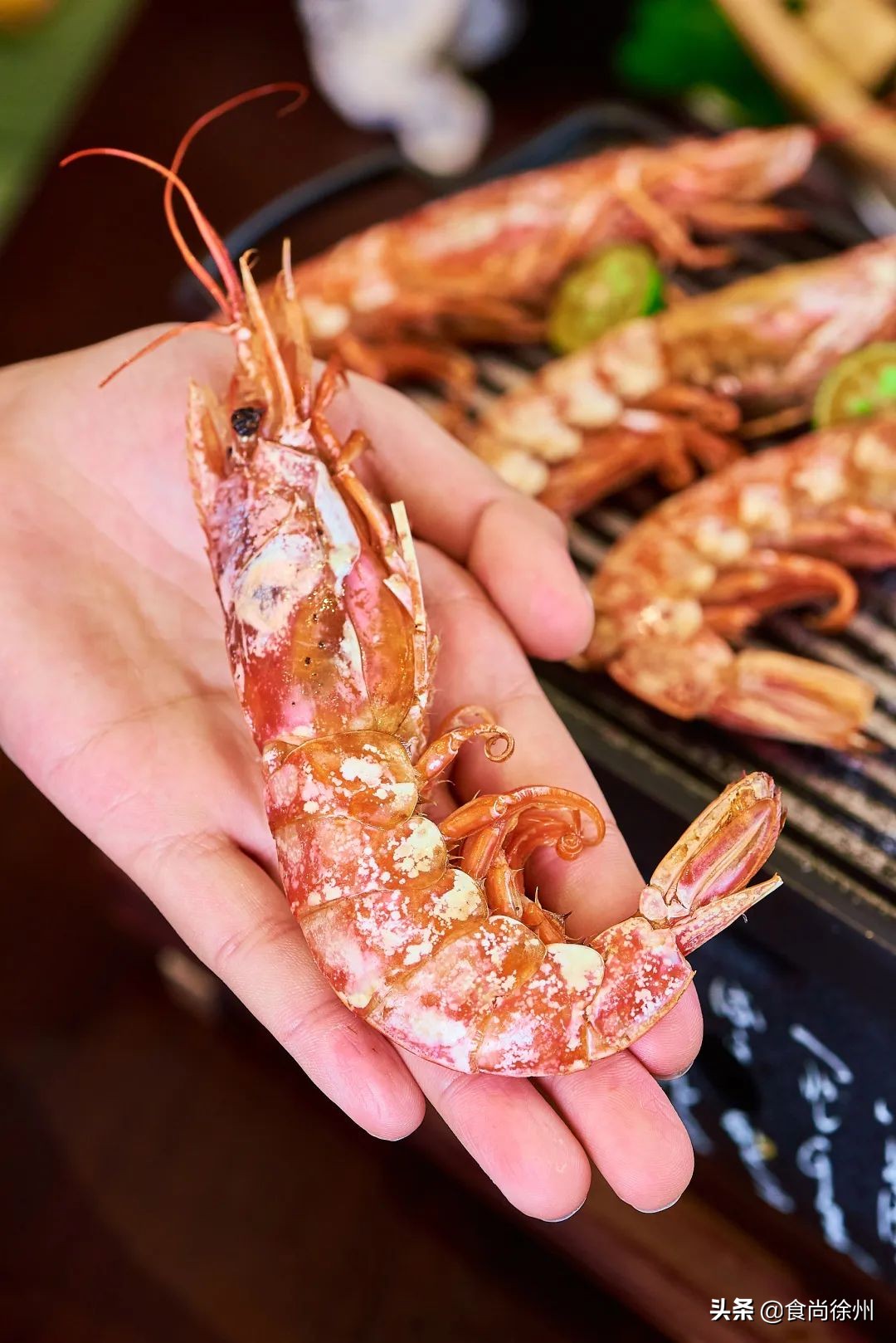 徐州张柏芝一秒到日本？其实正在吃日料，和服免费穿，过足cos瘾